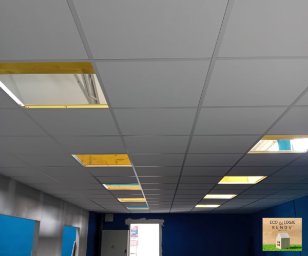 Faux plafond dans show-room à L'Aigle