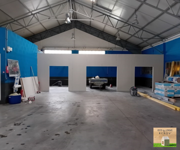 Contre-cloison dans le garage pour séparation avec show-room à L'Aigle