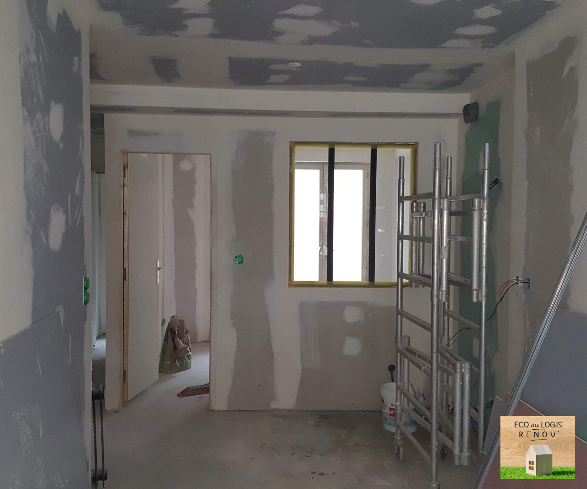Pose de cloison et verrière afin d'ajouter une pièce dans un logement sur L'Aigle