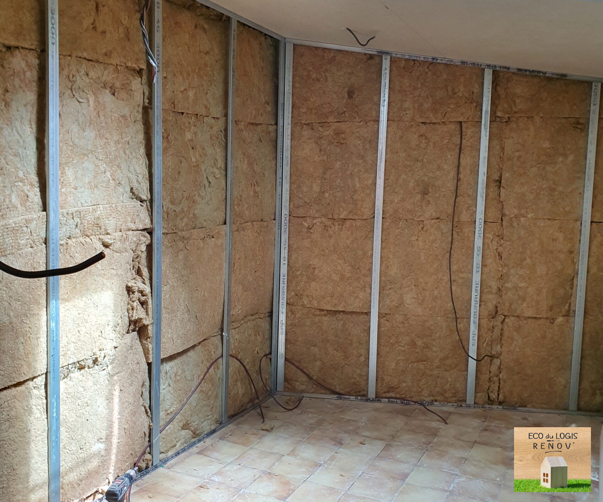 Isolation des mur en laine de verre knauf dans local commercial rue de bec'ham L'Aigle_jeromelouveau-ecodulogis-renov