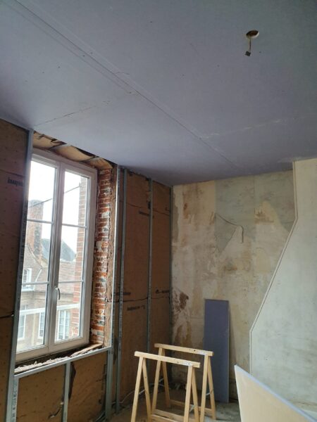 Rénovation en placo phonique pour logement locatif immeuble à L'Aigle