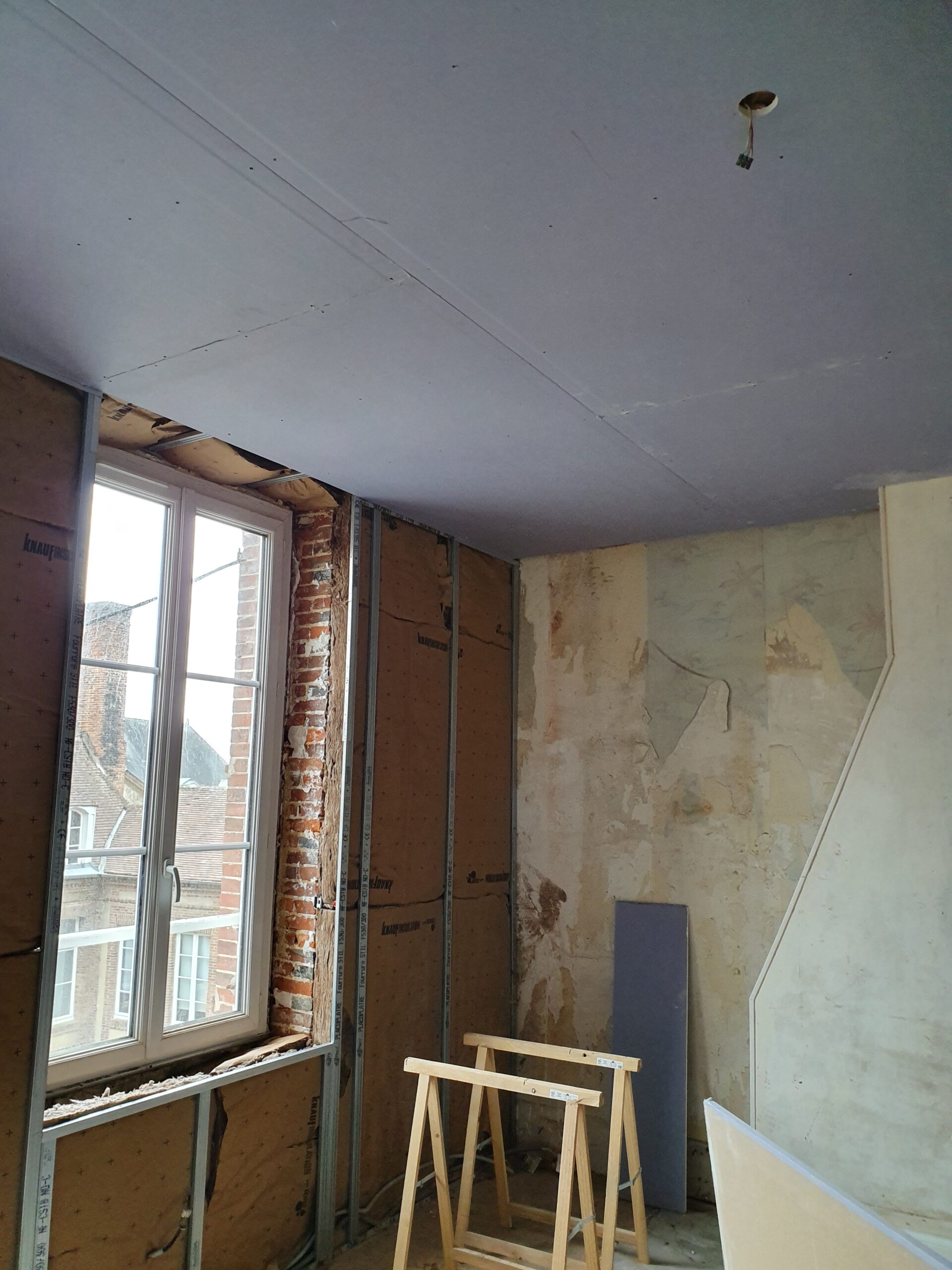 Rénovation en placo phonique pour logement locatif immeuble à L'Aigle